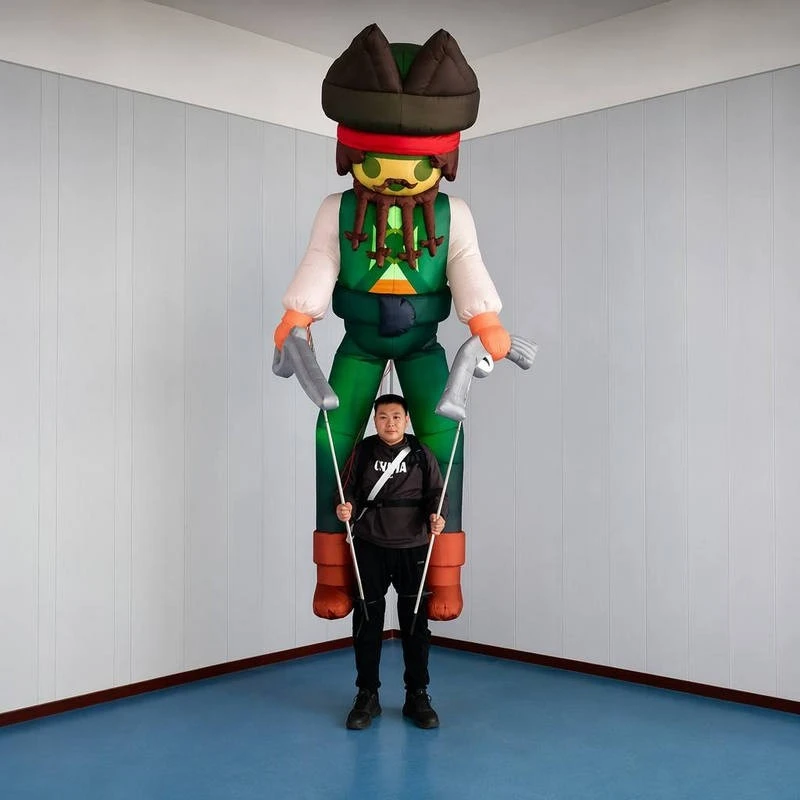 Inflatable Pirate Man Carrying Parade Puppet (3) Inflatable Pirate Man Carrying Parade Puppet (3)
